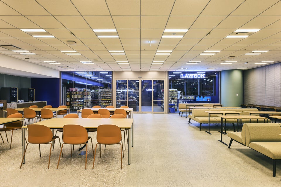 ローソン S KDDI高輪本社店6